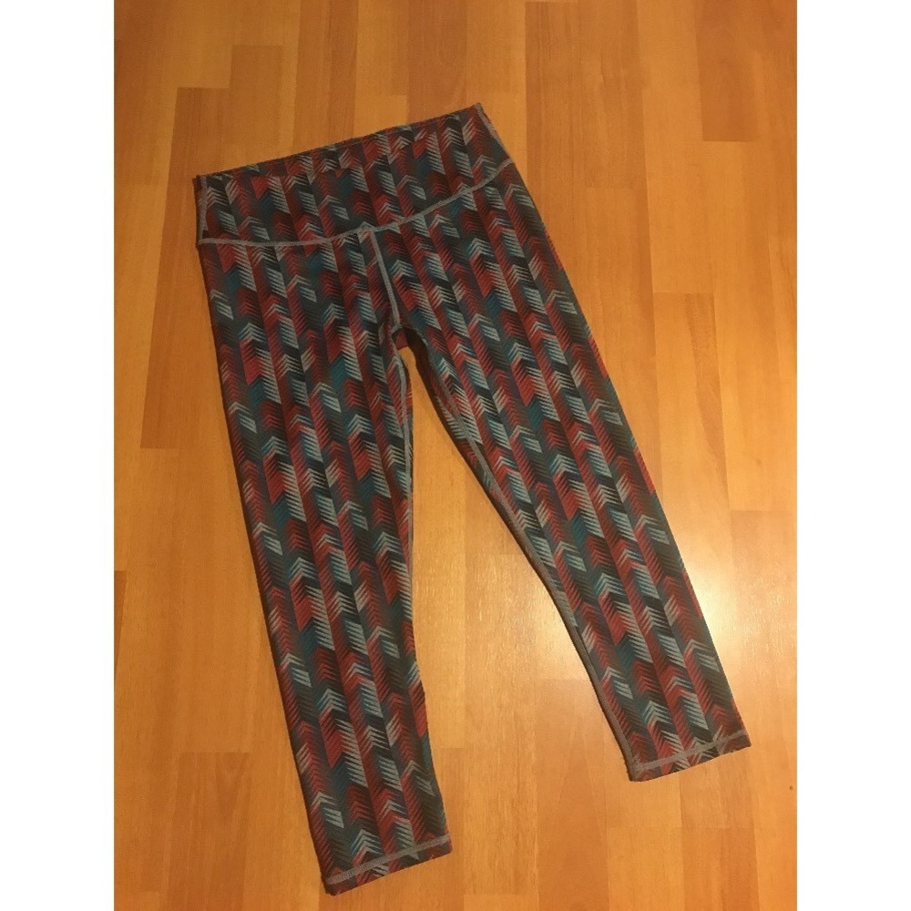 FABLETICS‎ Women's Cropped Capri Leggings Graphic Print Throughout